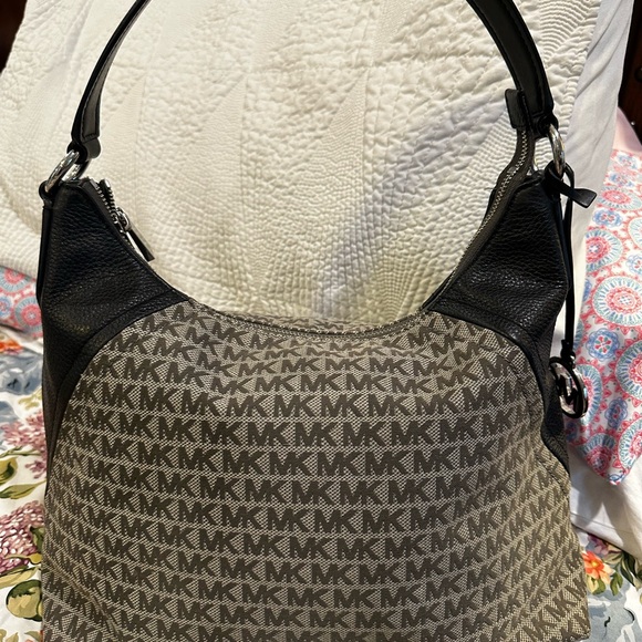 Michael Kors Monogram Black and Gray Shoulder Bag - Picture 7 of 11